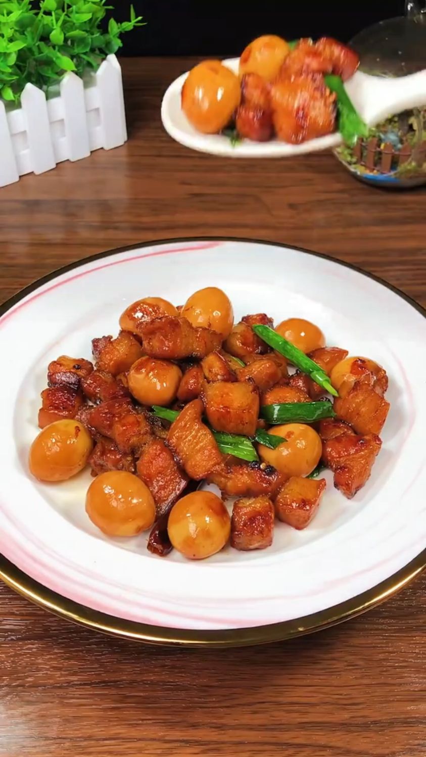 家常鹌鹑蛋炒五花肉——美食教程