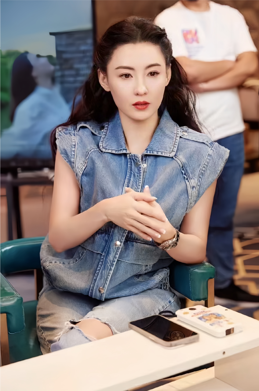 最近,张柏芝的身体状况让许多粉丝感到担忧.