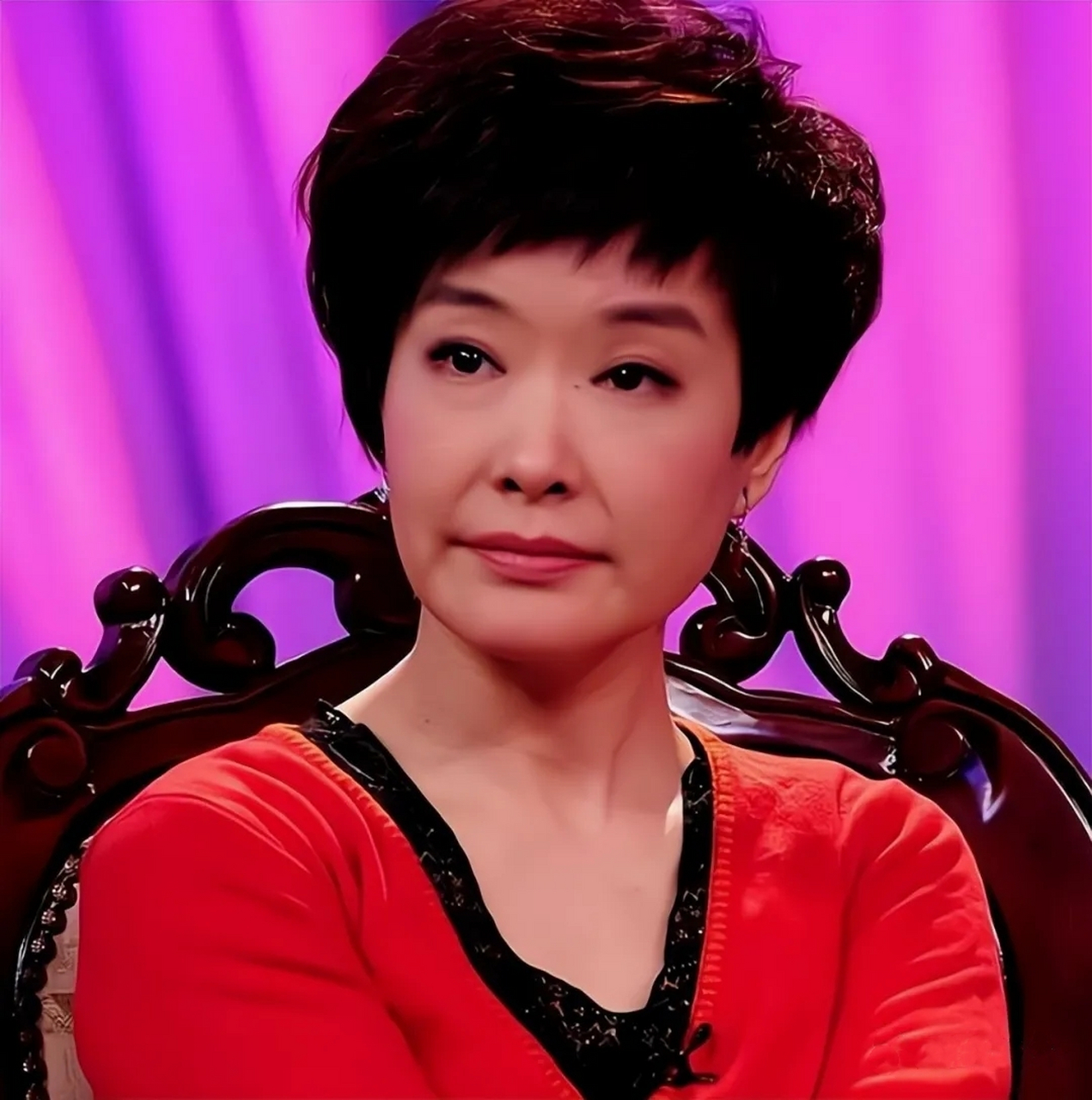 家世显赫,个人能力出众,央视公认的才女——王雪纯.