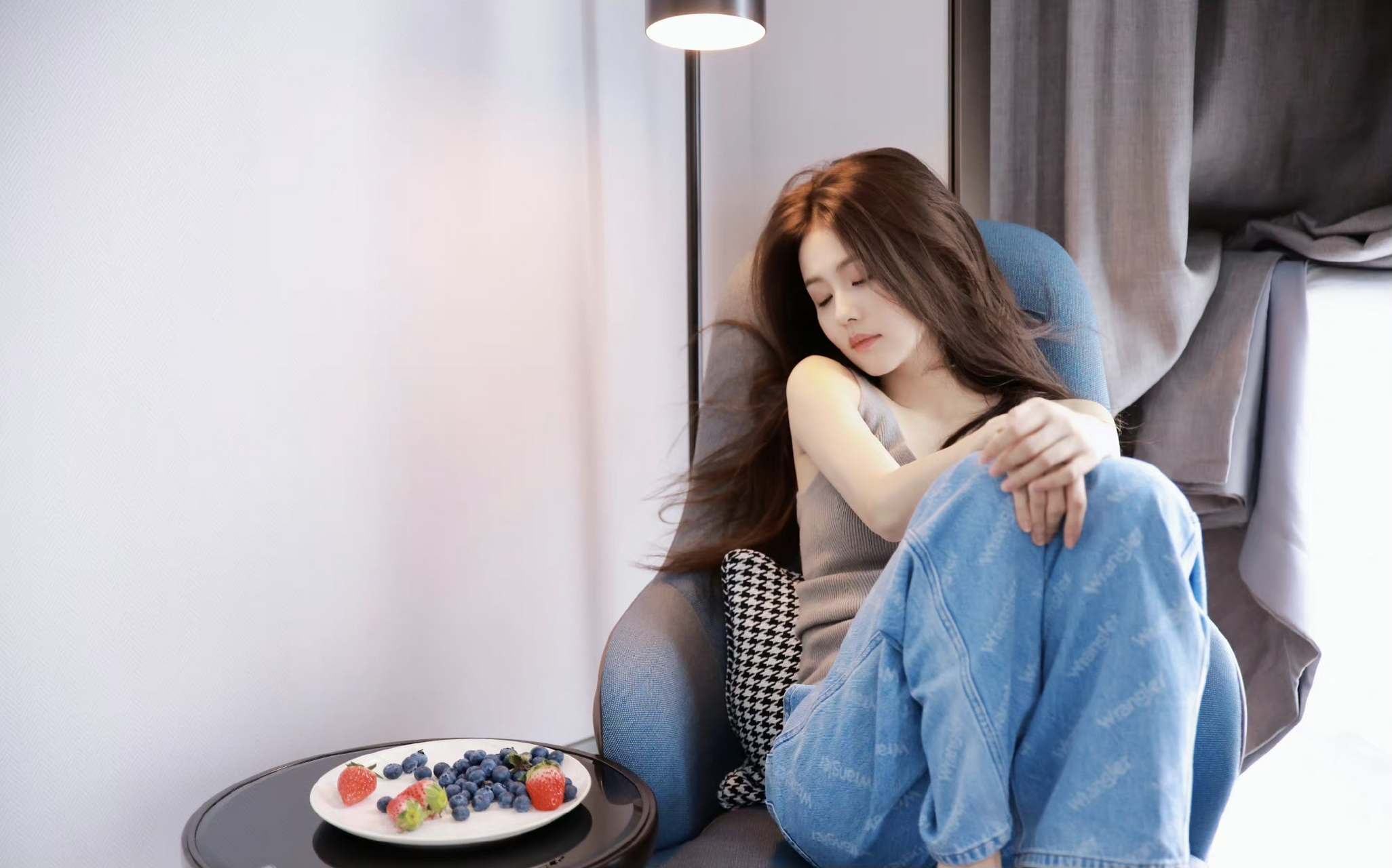 白鹿家中随拍颜值真高啊