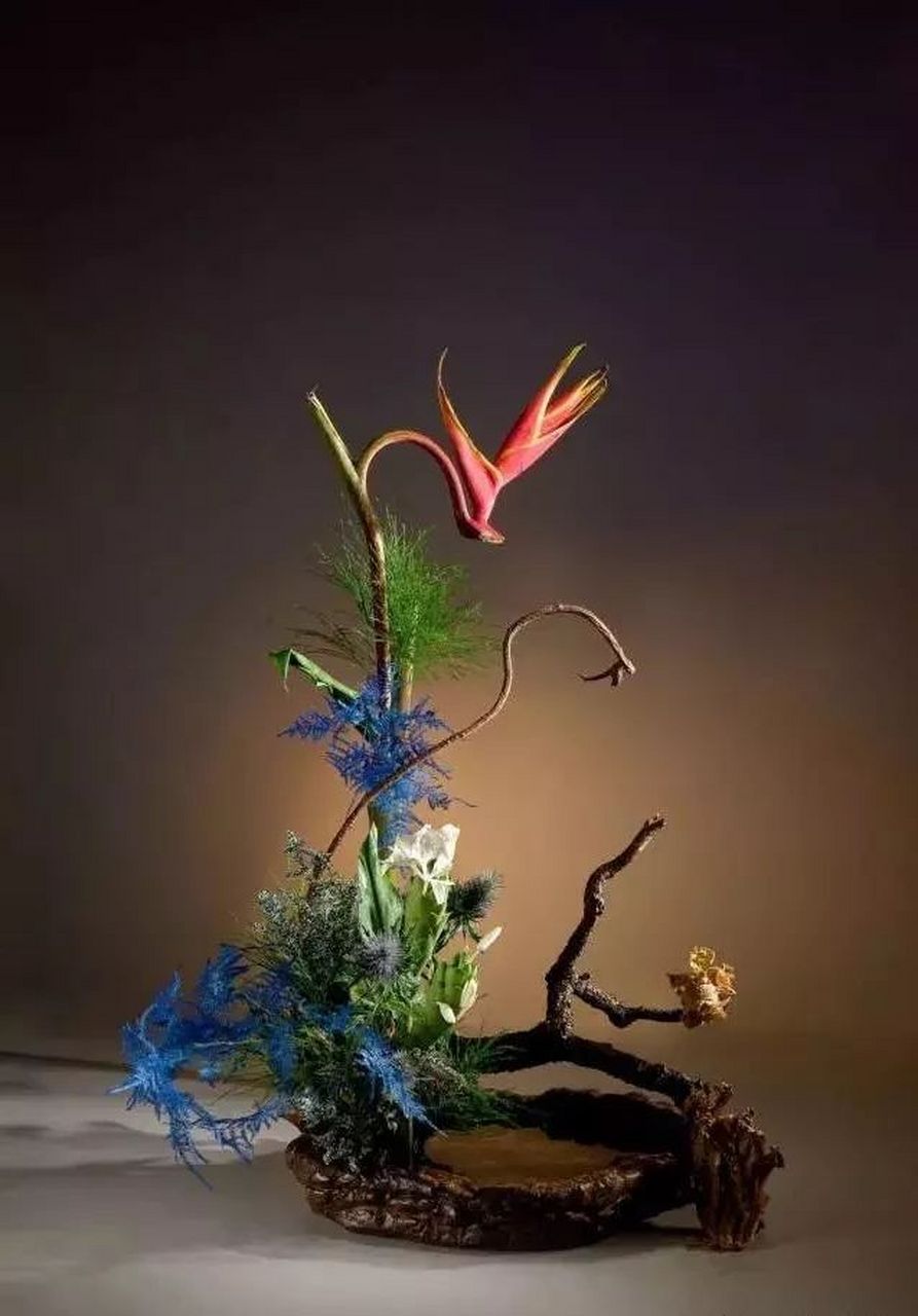 中式插花就是有一种与众不同的美和意境,这是西式插花,日式插花所没有