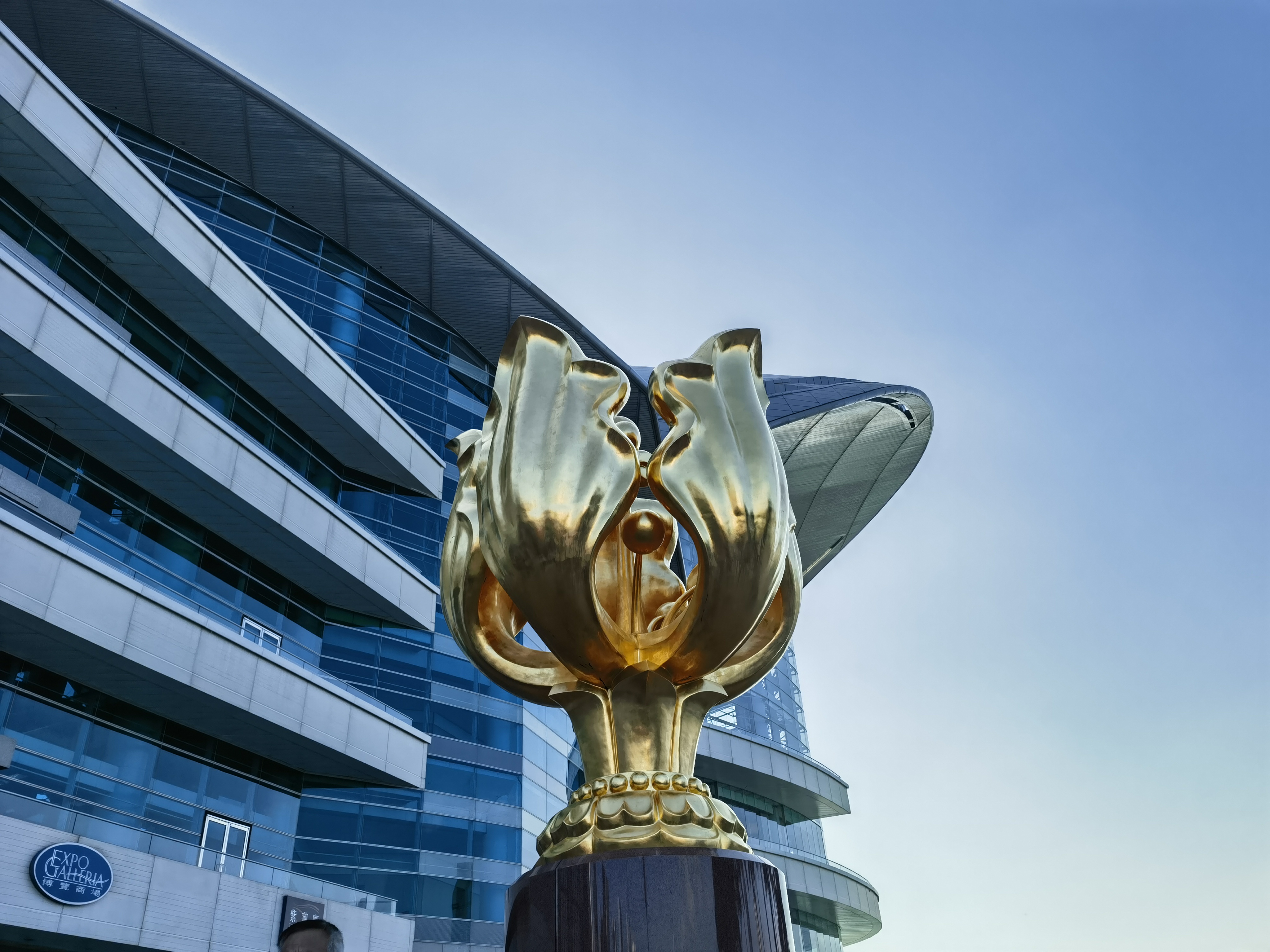 国庆香港一日游:维多利亚港湾的会展中心,好不好?