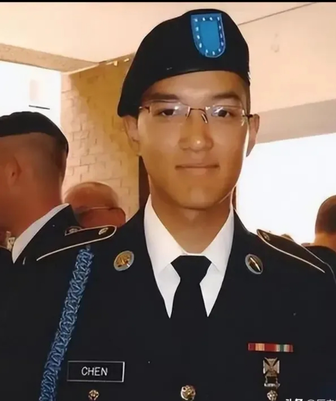 2011年9月27日,华裔士兵陈宇晖,在服役的时候,因为洗澡忘记了关闭水