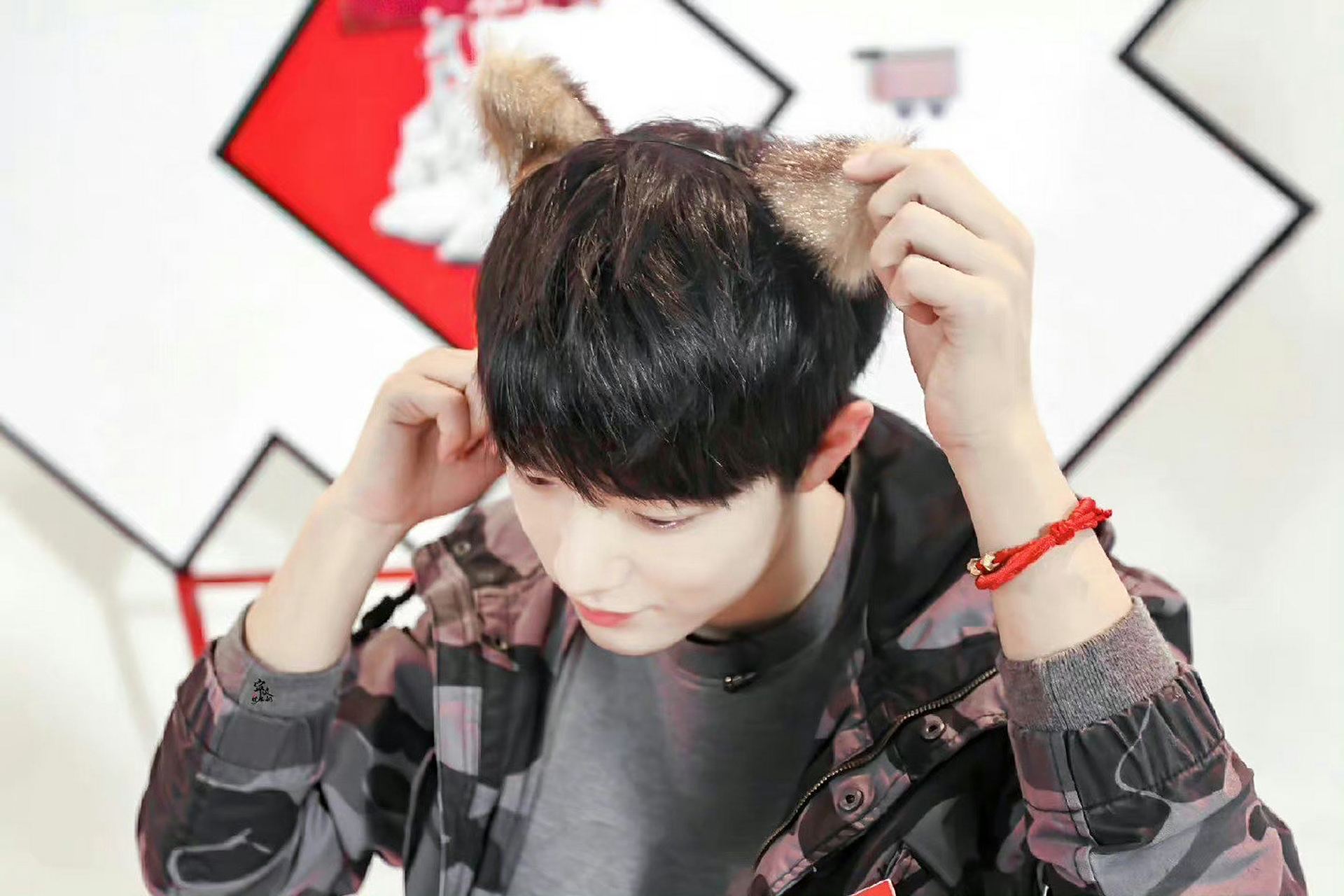 奶呼呼的兔宝宝,齐刘海大眼睛,明媚笑容,十八岁少年! #肖战