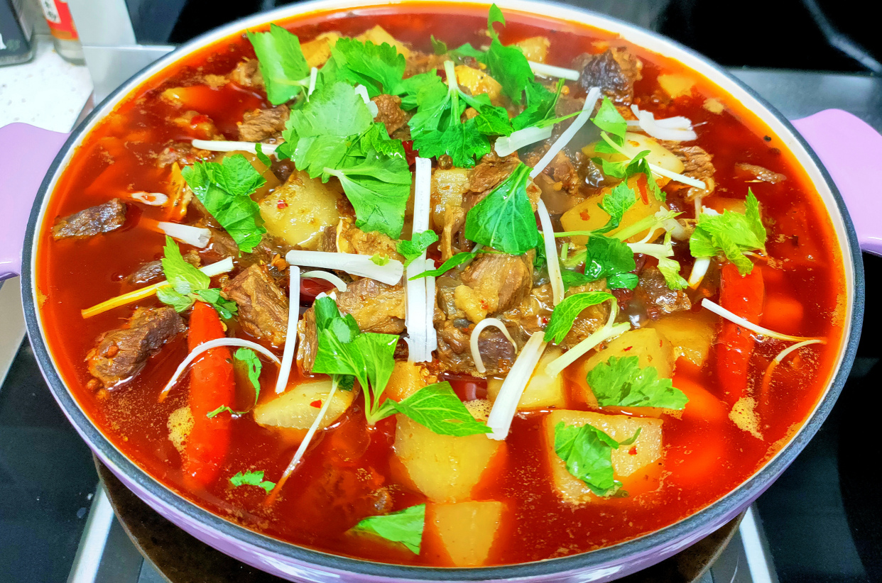 鲜烧牛肉怎么做好吃?教你正确做法,牛肉软烂不塞牙,香飘四溢