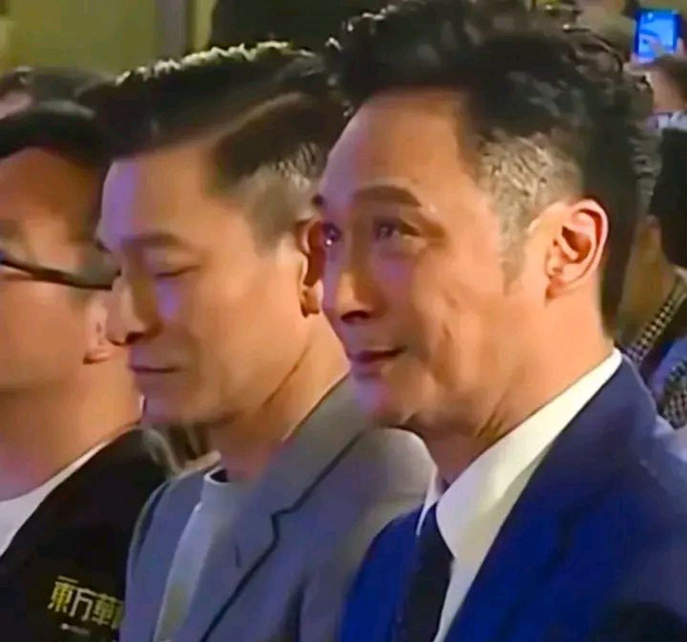 大家别看吴镇宇跟刘德华是同一时代的演员,但吴镇宇在刘德华面前还是