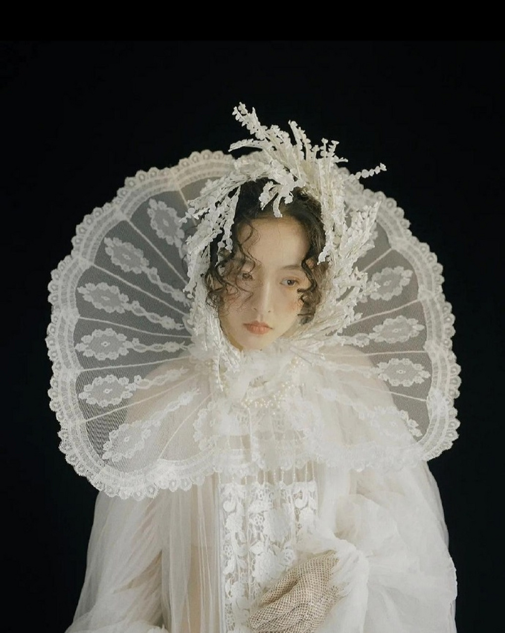 吴倩朋友帮她的孕照拍的好复古,美的好高级! 676767