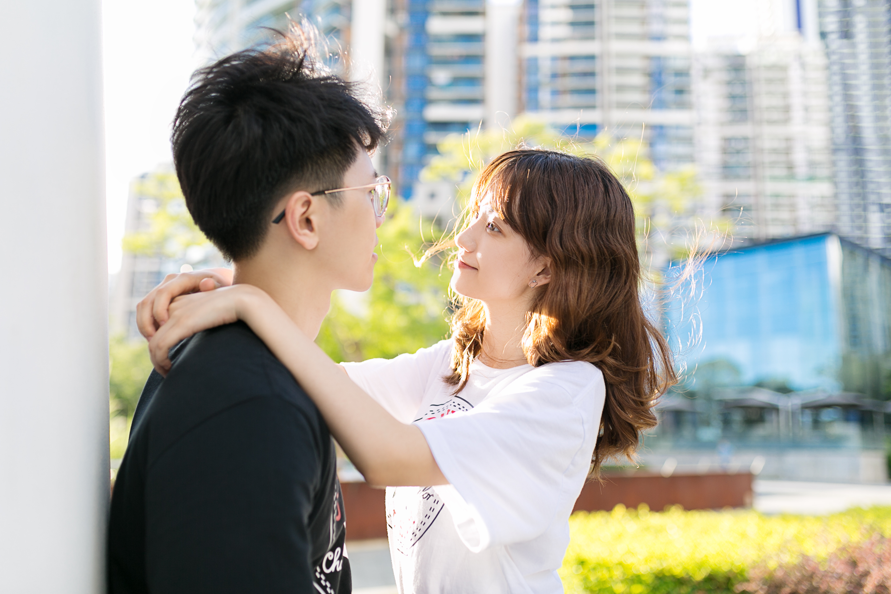 爱情抉择:落水女孩决心嫁给救命恩人!