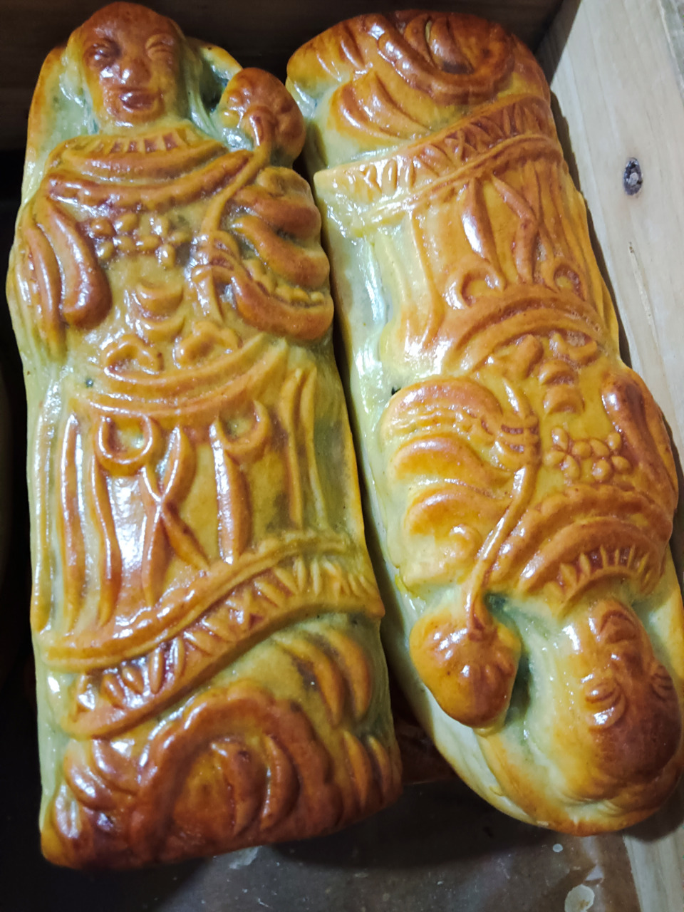 龙凤喜饼又称龙凤命饼全合,是广西钦州灵山人结婚送礼用的大饼,也是