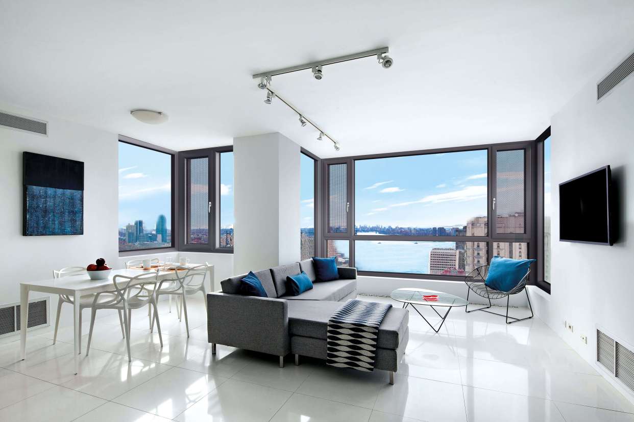 封阳台要如何选择窗户款式呢?推拉窗与平开窗哪样好?