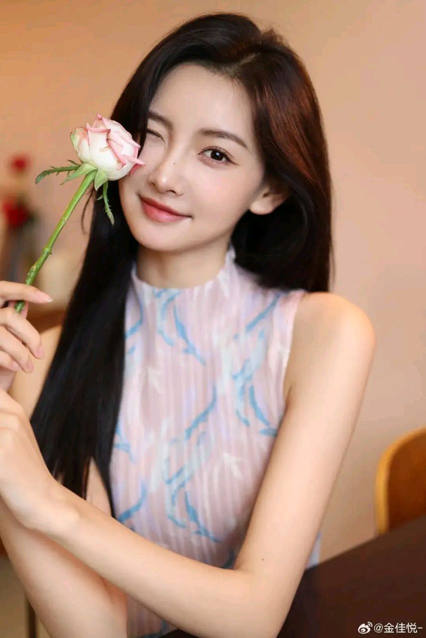 金佳悦,毕业于中国传媒大学播音传媒专业,腾讯nba的女主持人.