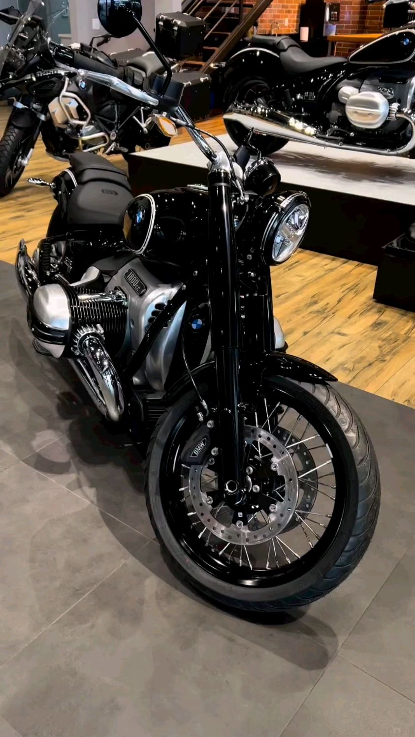 宝马r18摩托车欣赏,拳击手发动机