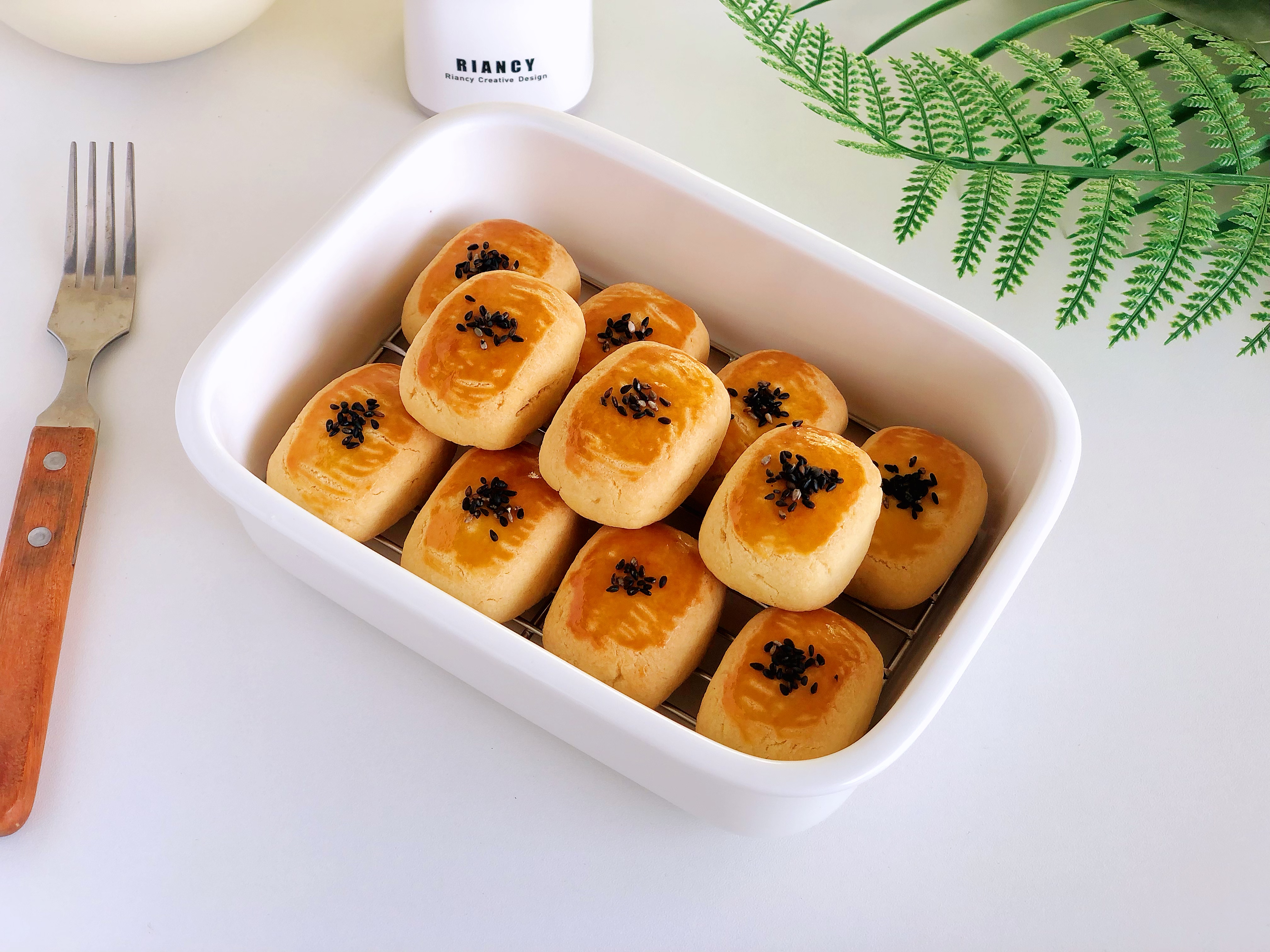 酥掉渣曲奇酥皮加咸香肉松夹心的肉松一口酥,超简单过年必备零食