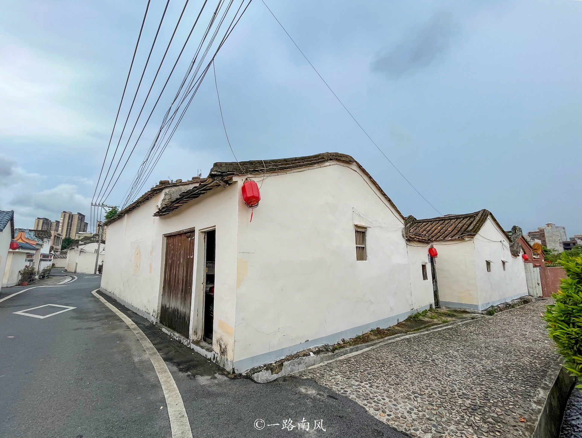 街道,先祖从福建迁到梅州,又迁至揭西,最后定居于此中國普宁市舊石屋