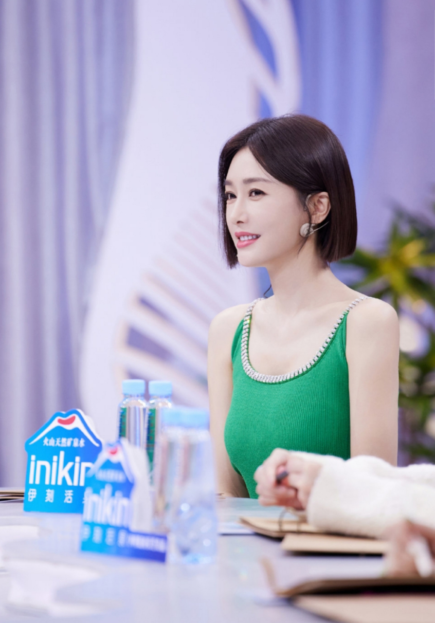 秦岚说感情并不只有快乐,有时有些小作,有一些小情绪,甚至是适度的