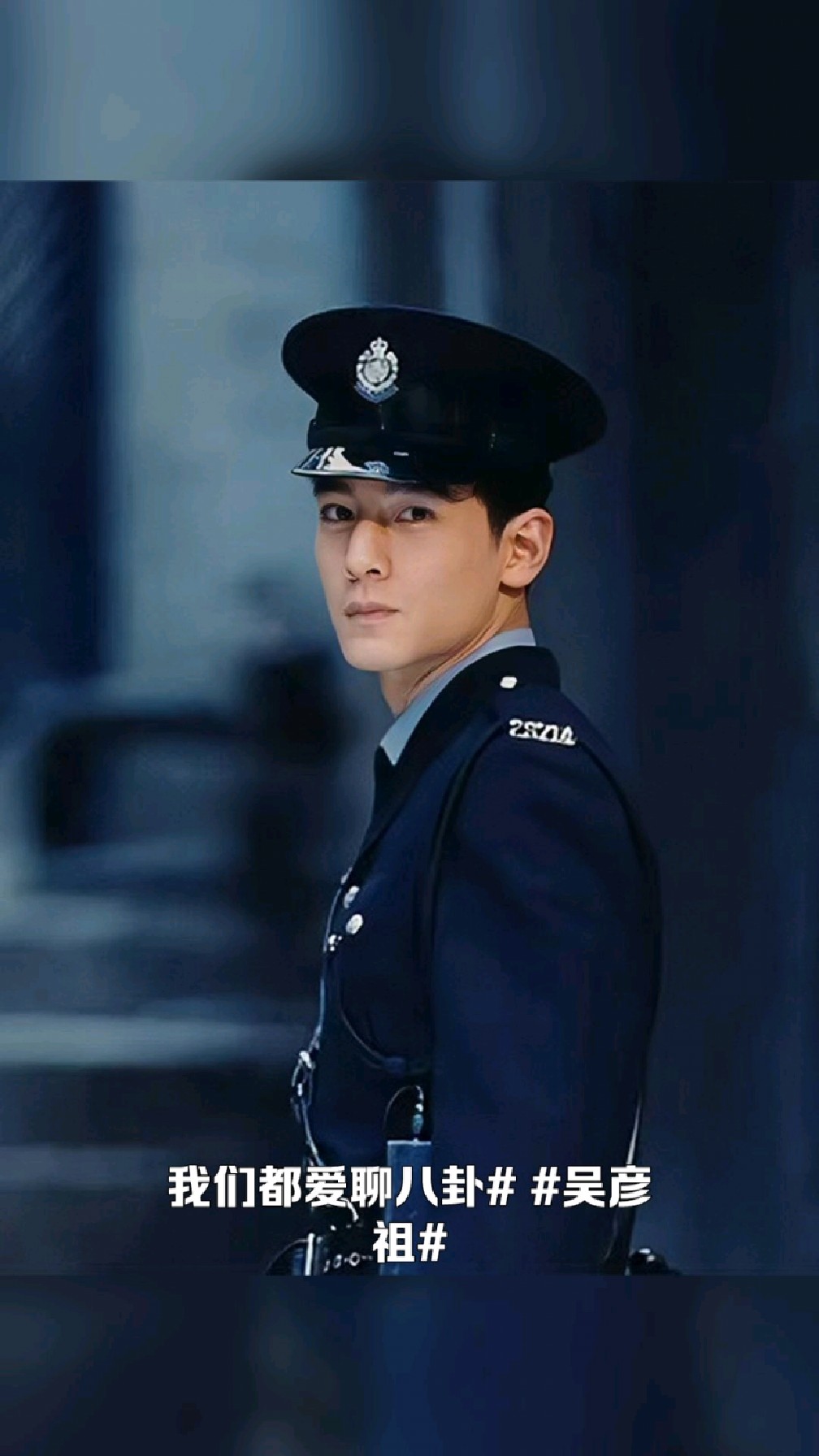 警察装最帅吴彦祖第一梁朝伟第二