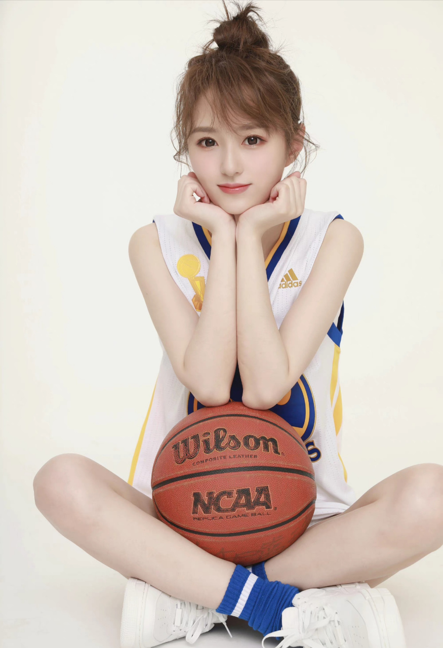 腾讯体育美女主播王小七