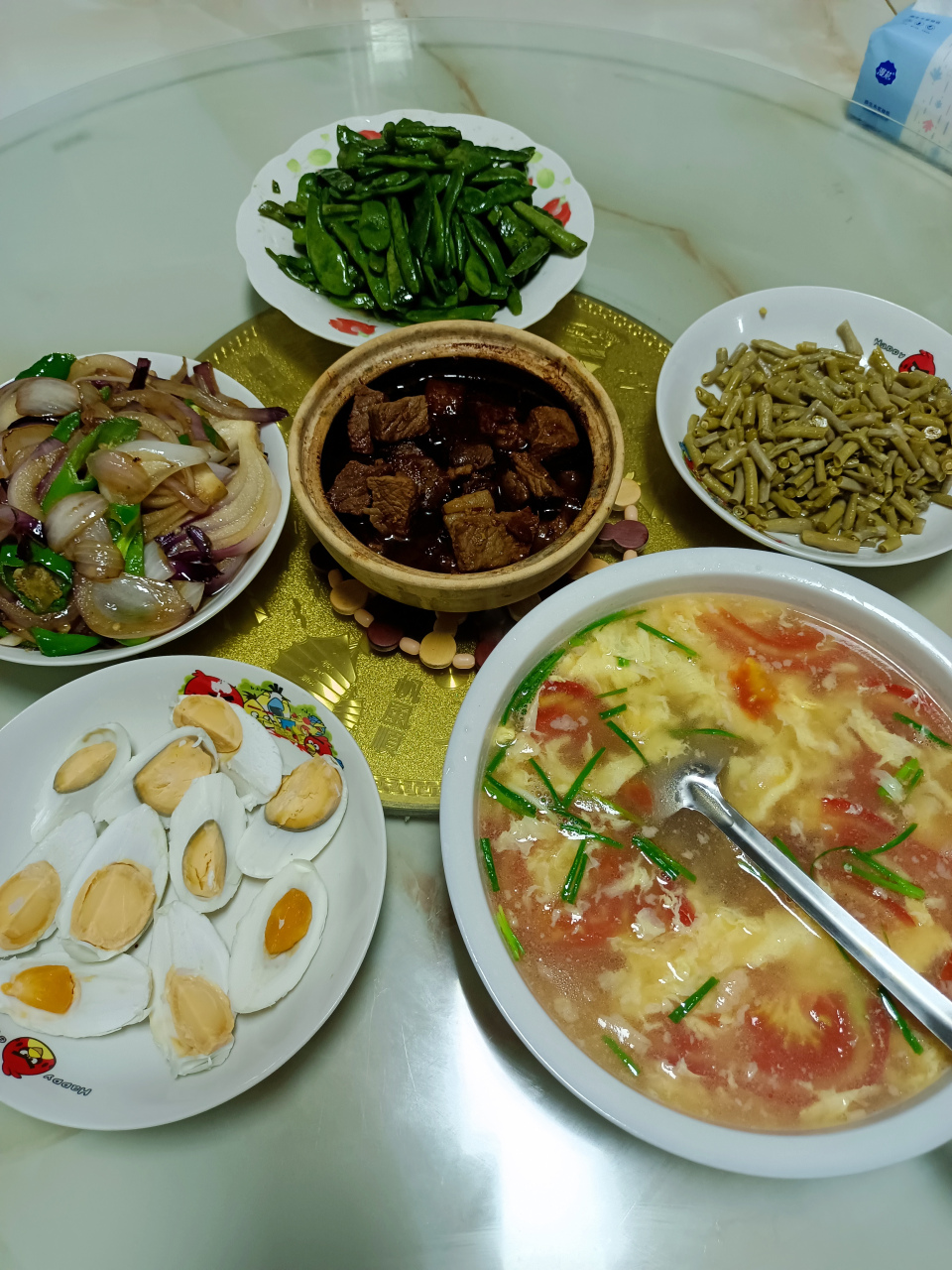 看到这碗饭你们馋了没有? 五菜一汤,光盘行动.
