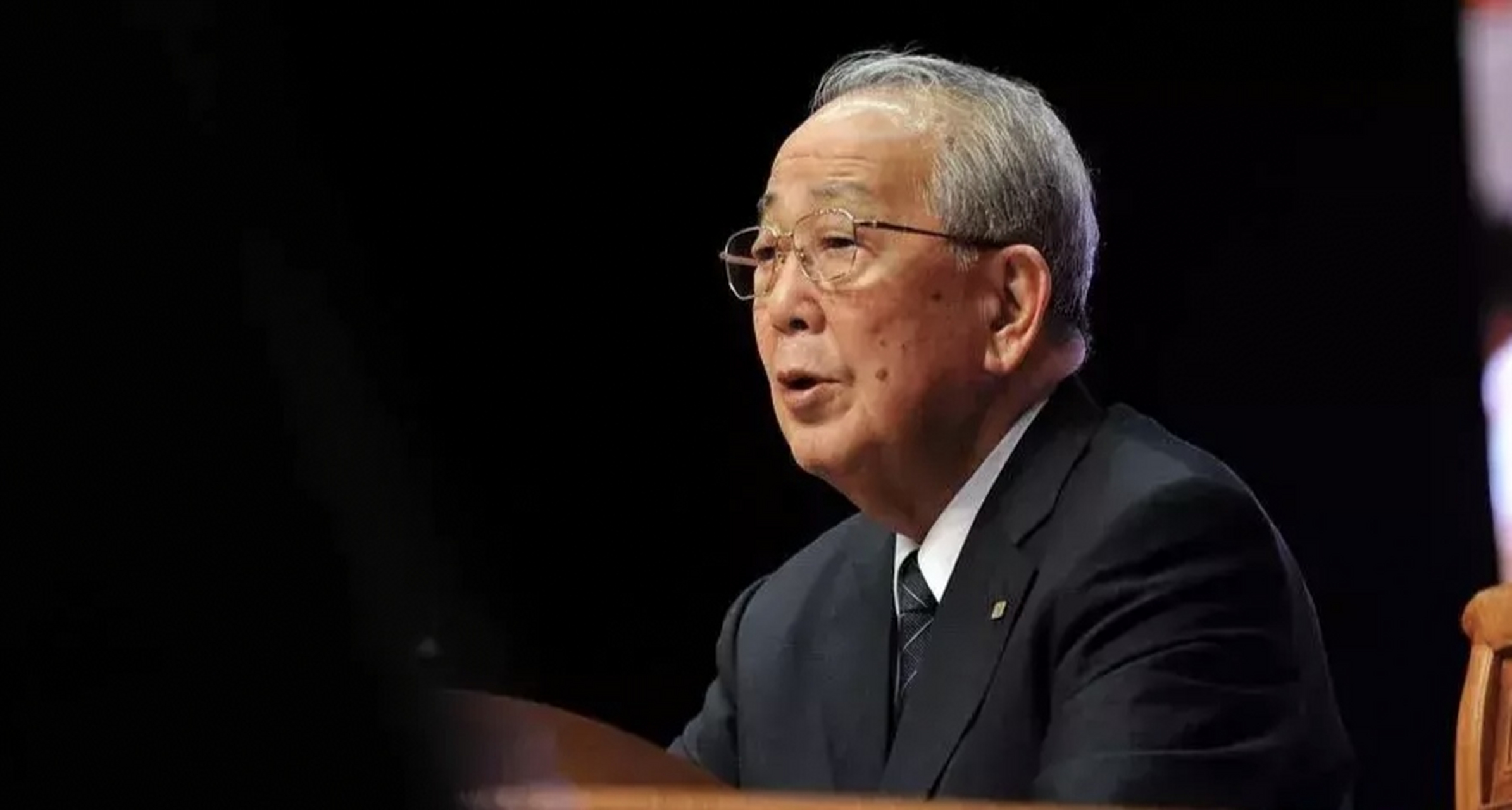 稻盛和夫说:我站在一楼,有人骂我,我很生气;我站在十楼,有人骂我,我听