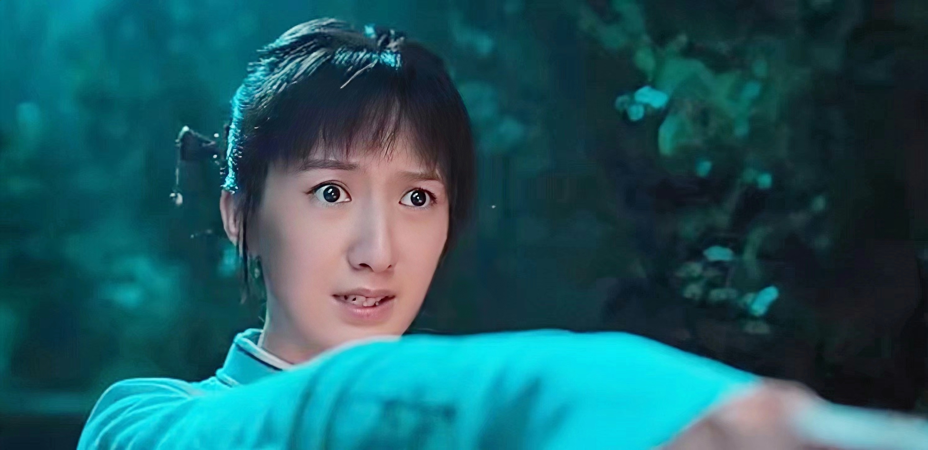 张赫,巩汉林主演的恐怖片《阴阳先生》周日上线