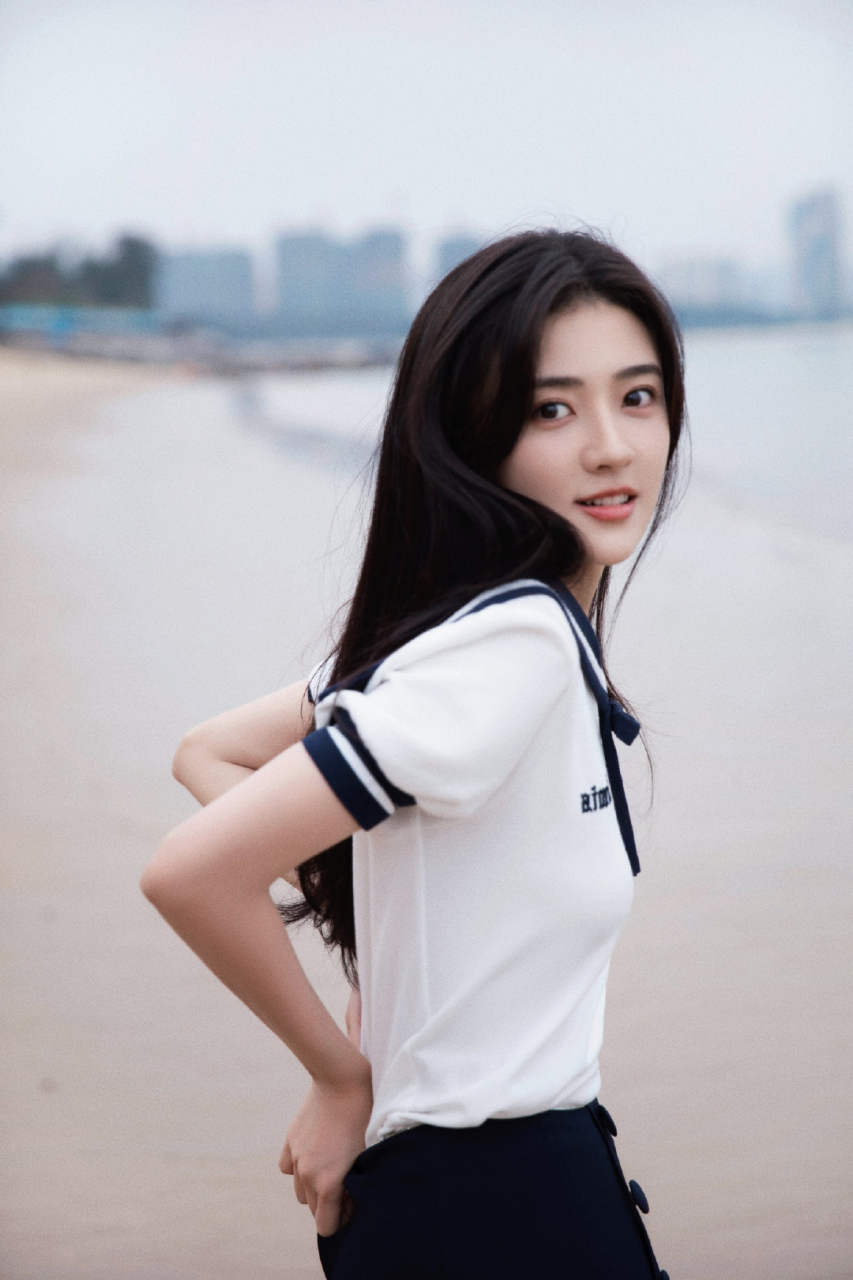 梁洁# 一袭水手制服套装,甜美清纯的容颜,白皙水嫩的肌肤,纤瘦高挑的