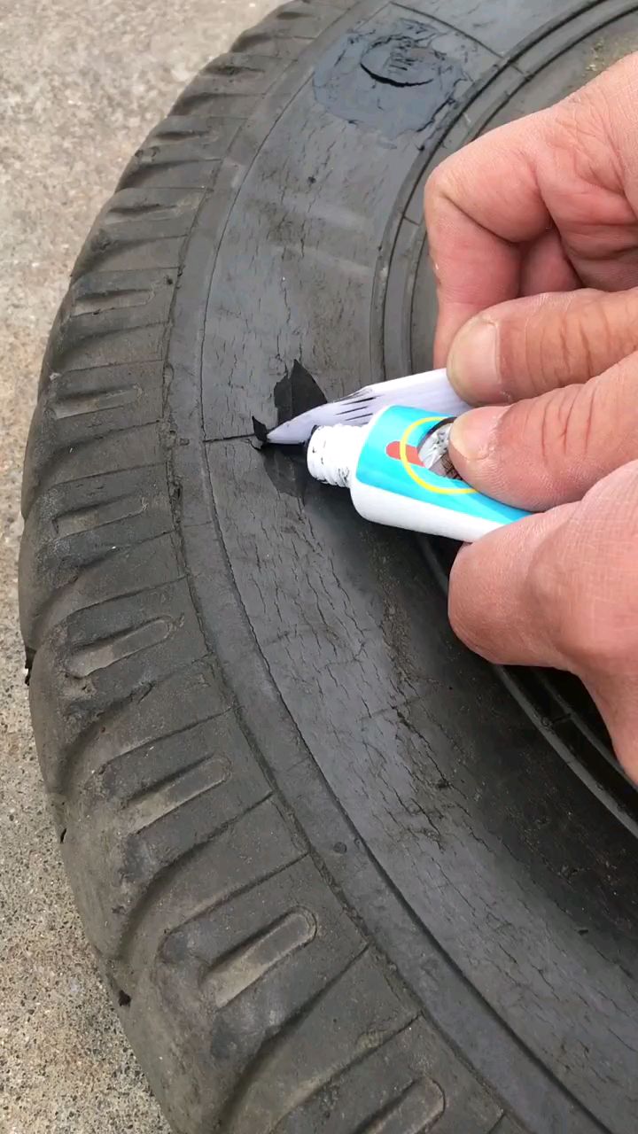 北大怪才研发"轮胎侧面修复胶"问世,打破传统设计,太好用了