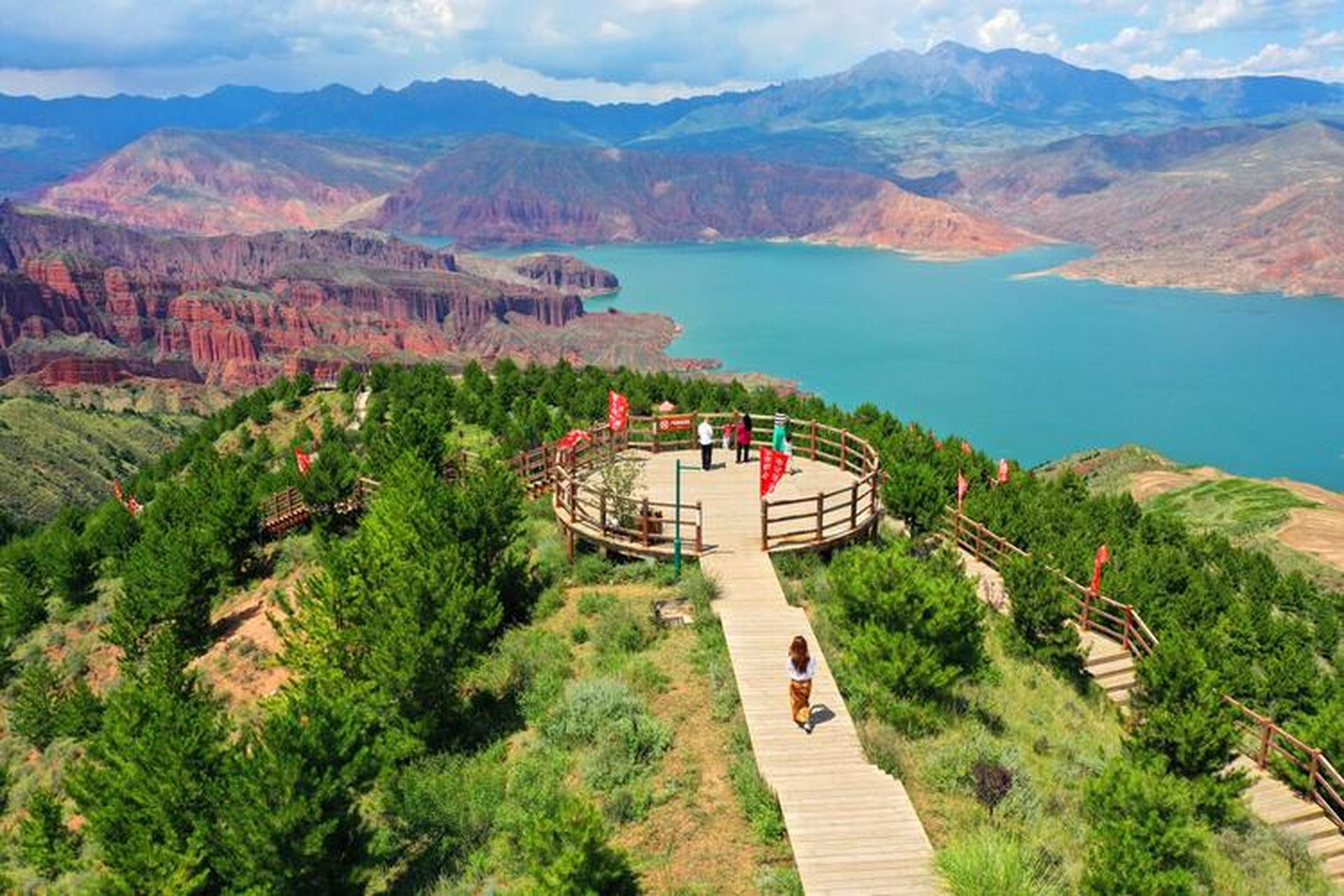 青海旅行地之—坎布拉国家森林公园  坎布拉国家森林公园,位于黄南