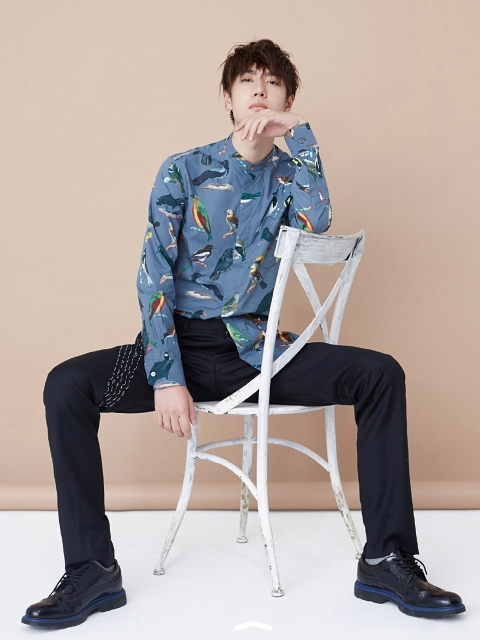 王一博霸气坐姿 一些博式坐姿