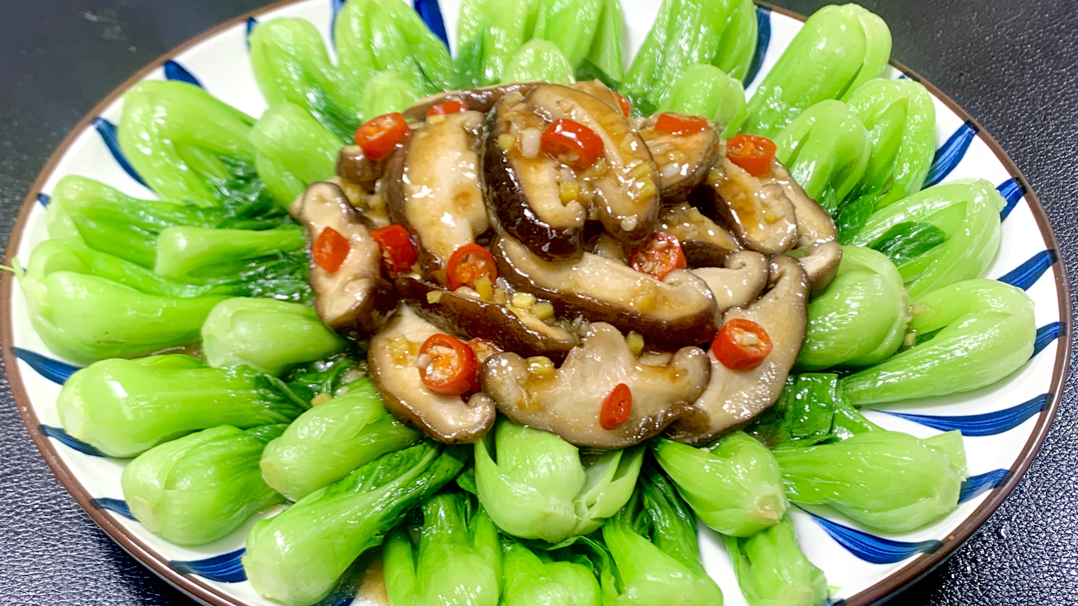 万万没想到,香菇搭配小白菜这么好吃,鲜香美味颜值高,操作简单