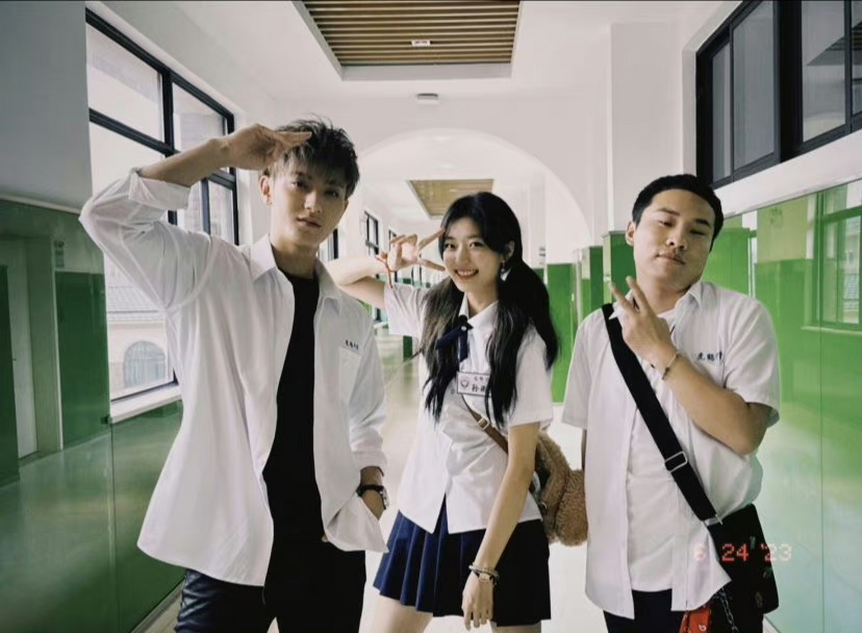 合照,黄穿校服的黄子韬好有热血男高那味啊,这一季的三傻真的带给大家