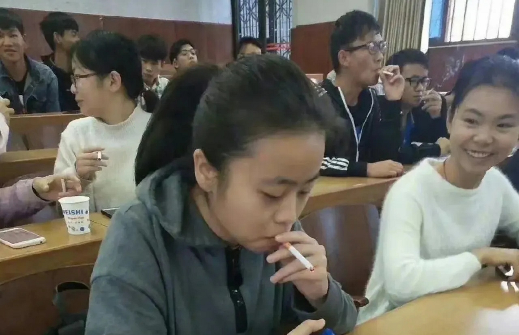 "烟草系就要抽烟,难道学妇产还得生个孩子?