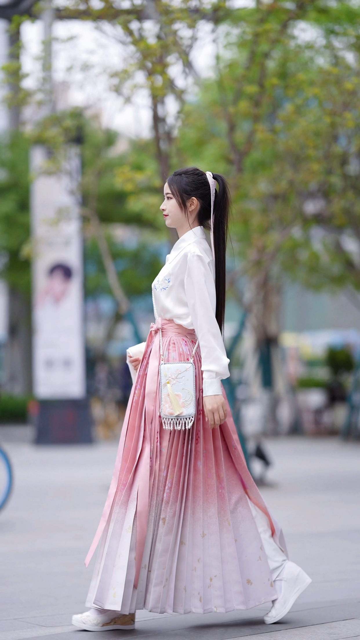 衬衫搭配马面裙,天冷再穿件风衣,真的太飒了