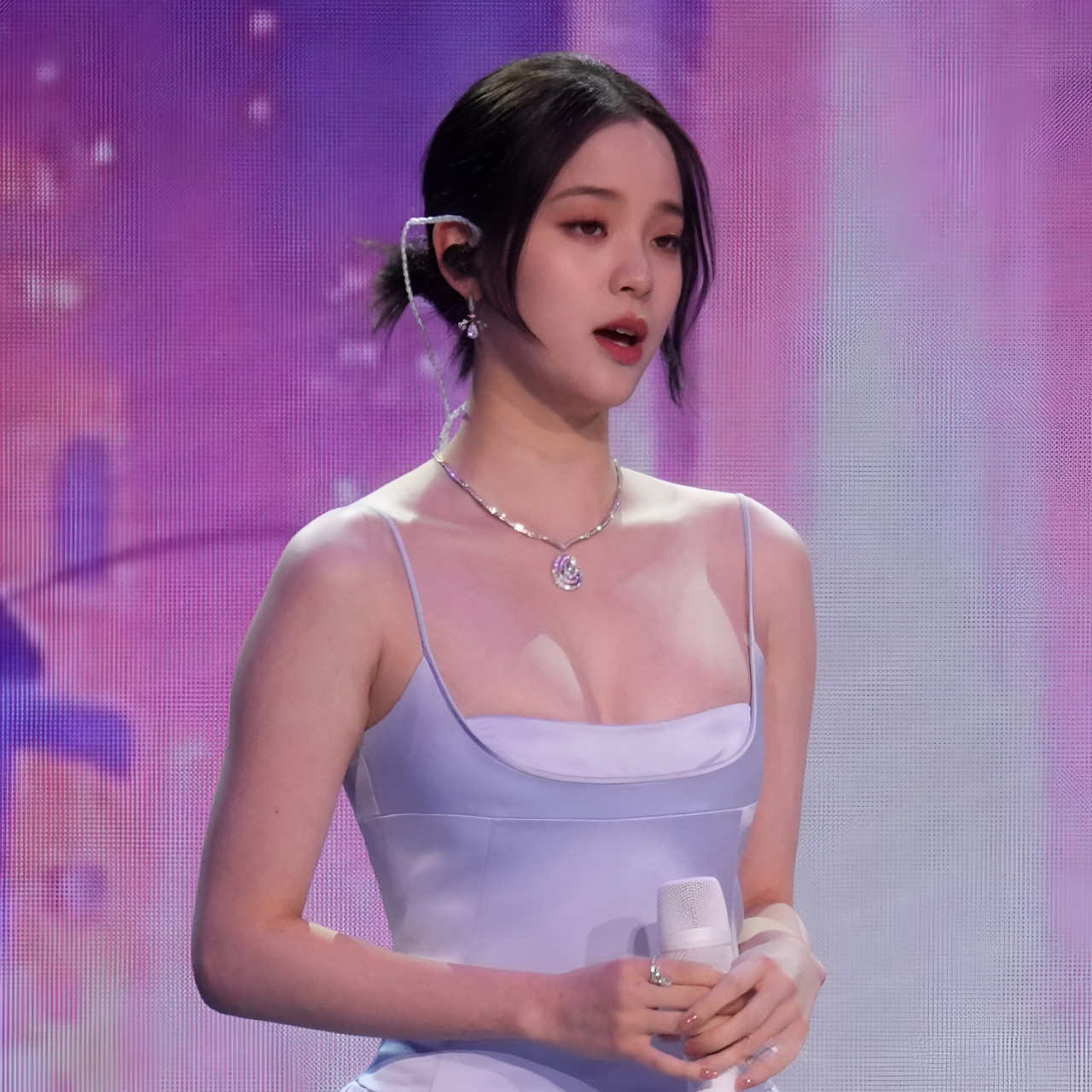 欧阳娜娜的性感写真真是让人眼前一亮!