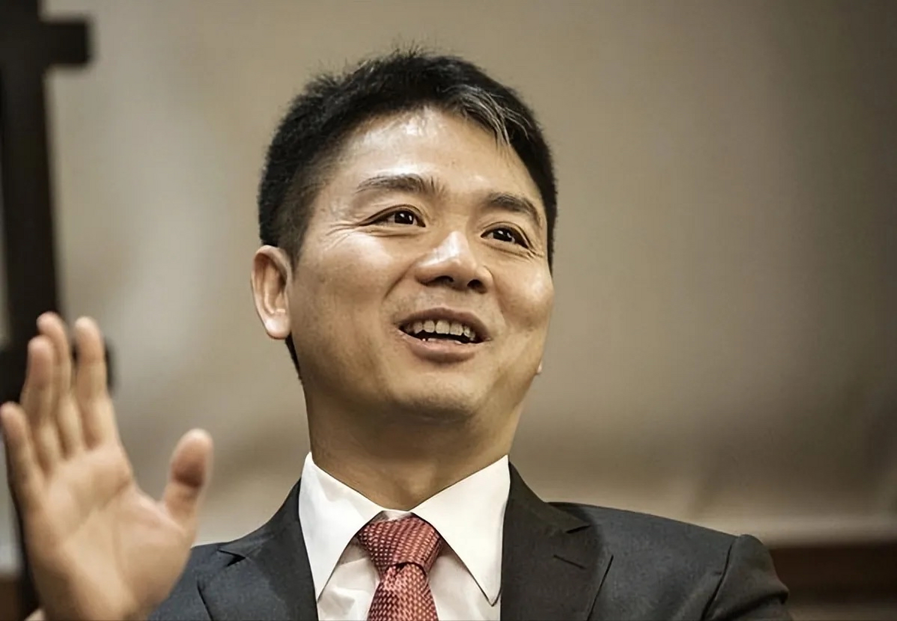 2015年,马云吐槽刘强东:"京东的未来注定是个悲剧,阿里人千万不要去碰