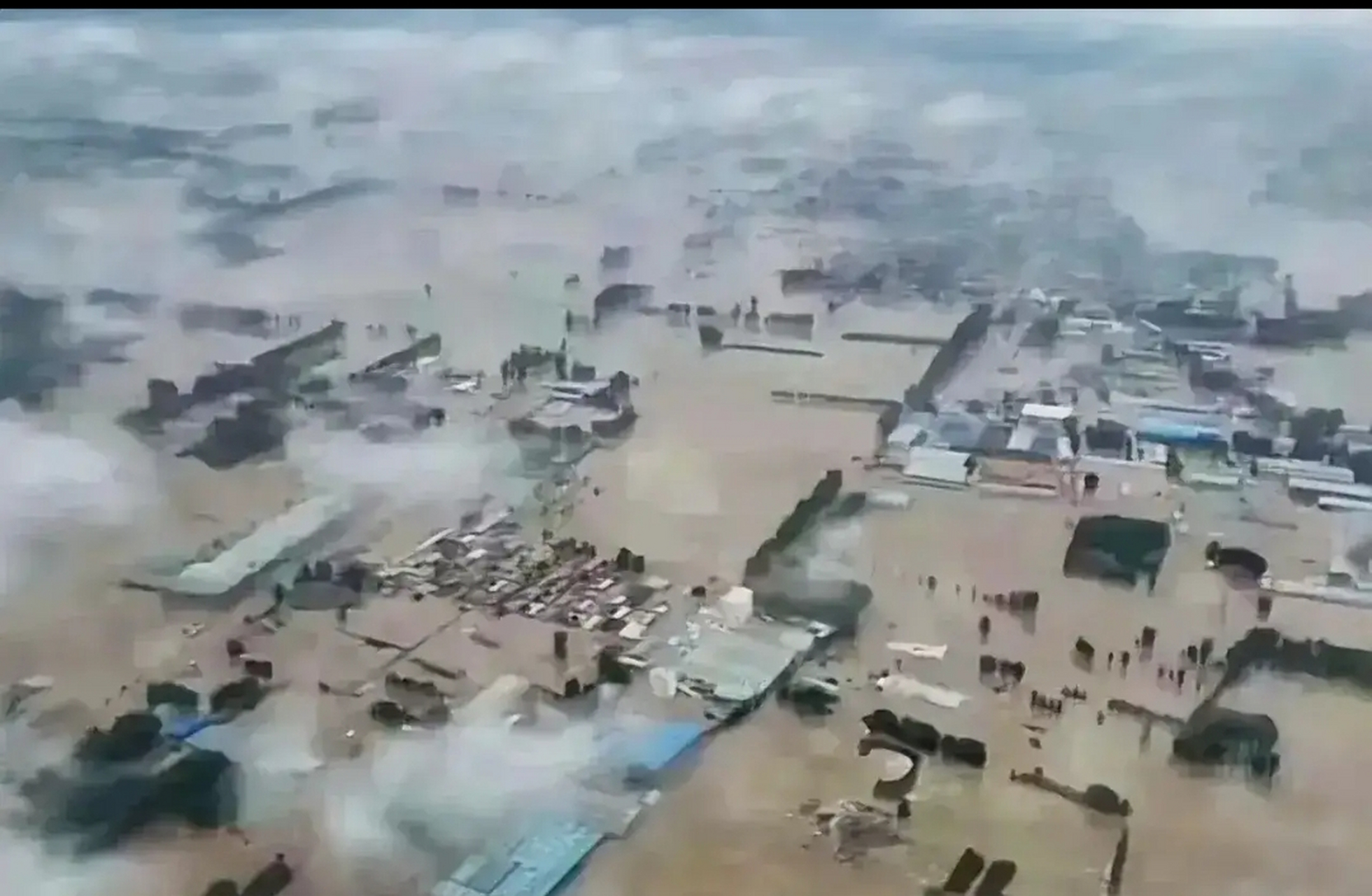 北京特大暴雨,河北涿州受災及其嚴重,全城基本上被泡在幾米深的水中