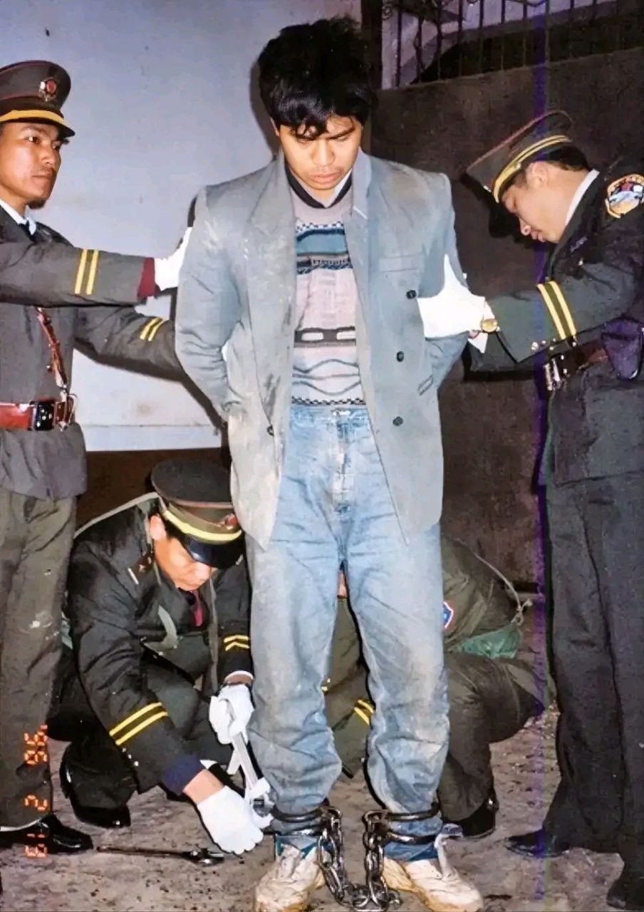 1996年,番禺看守所,"特大劫案"主犯,吴兆全被抓捕归案时,留下的一张老