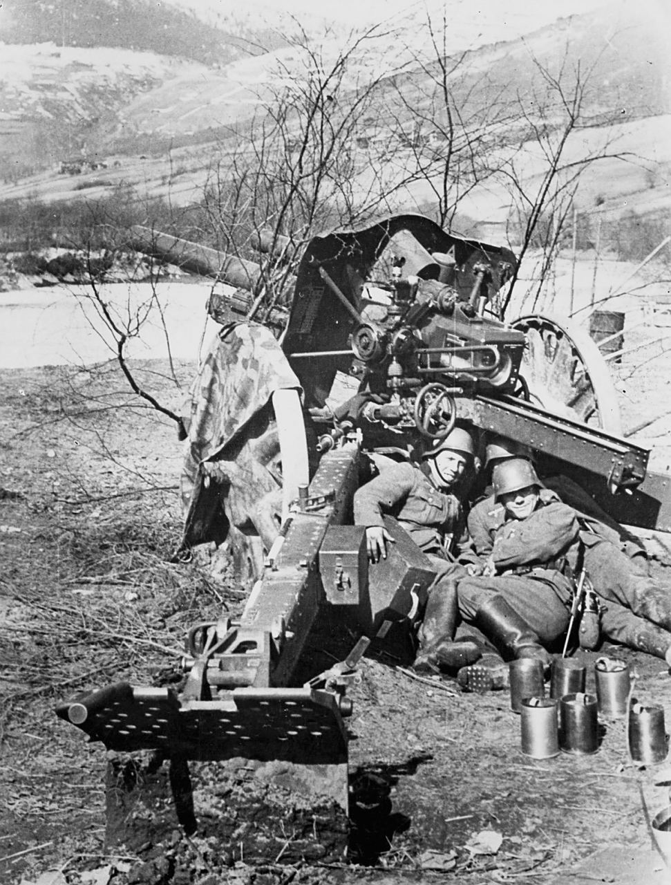 lefh 18 105毫米榴弹炮由莱茵金属公司研发,1935年开始生产,最大