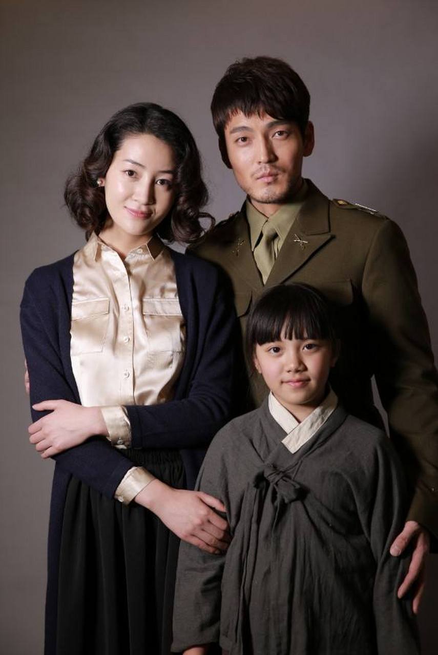 2016年,她因在抗美援朝电视剧《三八线》中饰演少校