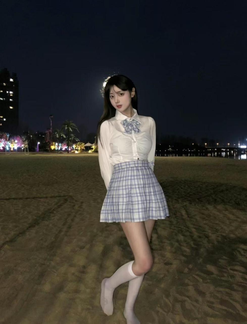 这是大学的校花,被我用一根棒棒糖拿下了