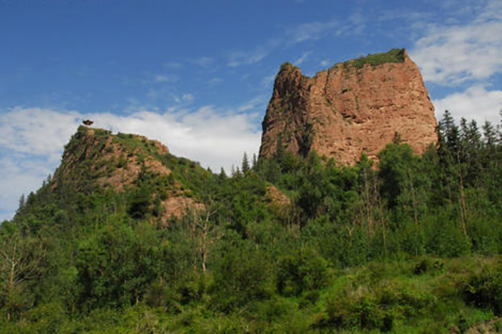 阜新一处沙漠奇景,滚滚黄沙中的绿洲,位于彰武县内