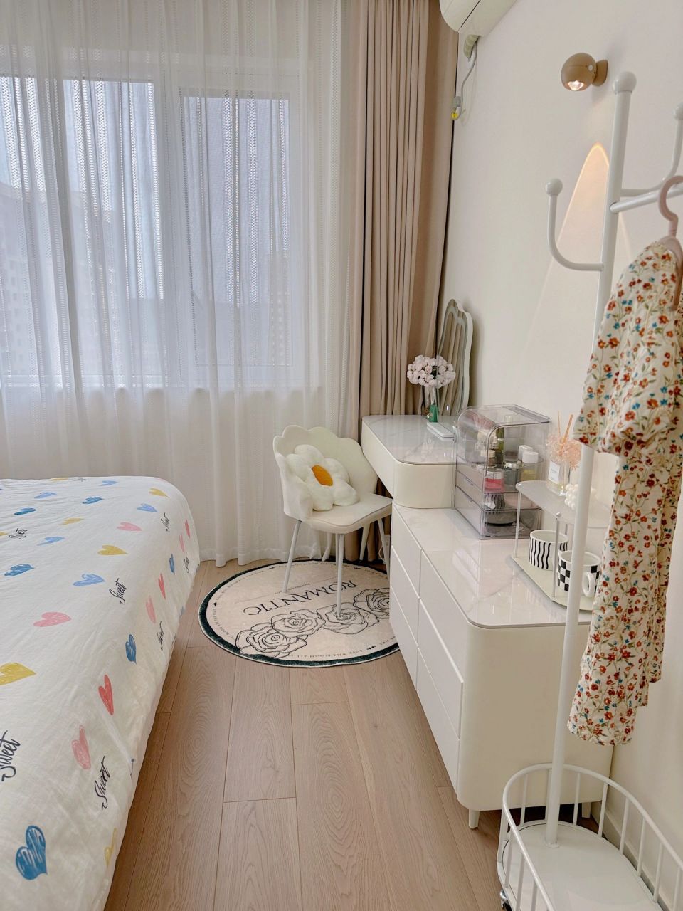 想看看你们手机里的卧室图,我先来! 31 中年少女的小卧室,简单舒适.