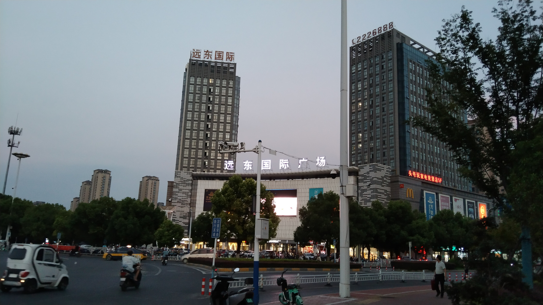 第一次来池州市,晚上在远东国际广场附近走了一转.