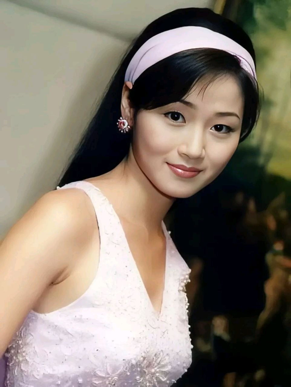 万绮雯,1970年10月2日出生于中国香港,中国香港女演员  1989年,19岁的
