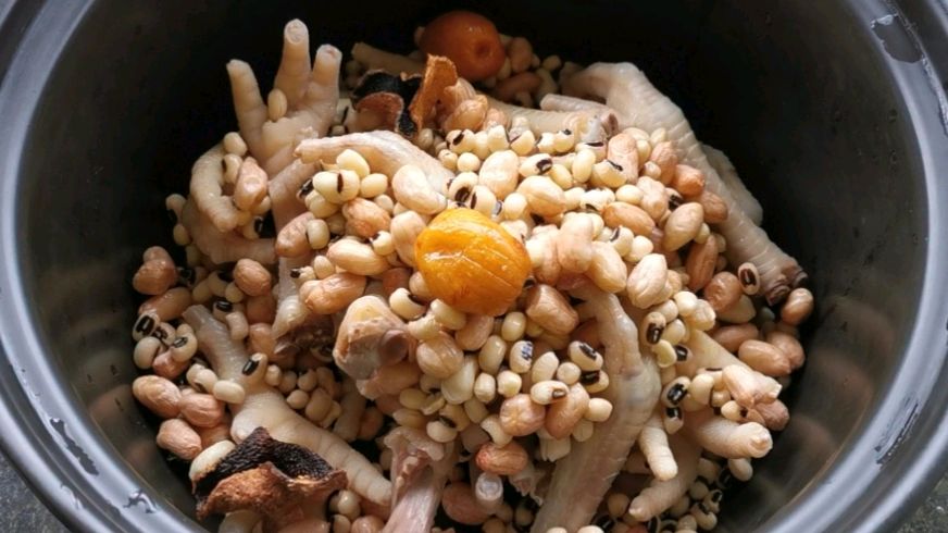 广东靓汤:花生眉豆鸡脚汤,清淡祛湿,还补充骨胶原快收藏吧