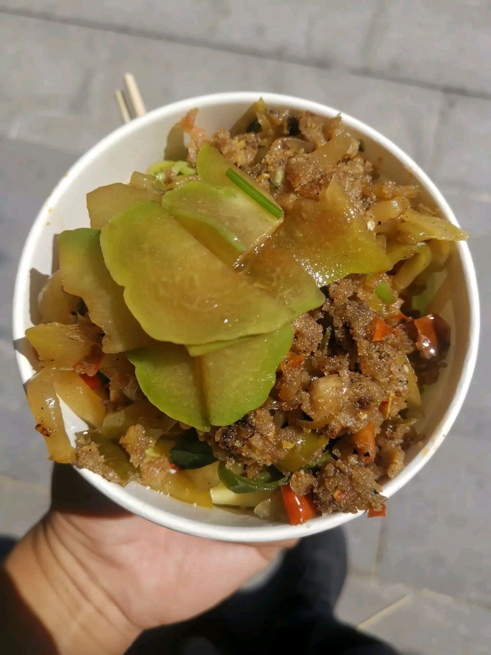 贵阳黔灵山弘福寺吃斋饭的人很多,10元一碗,吃完可以加,不要浪费就行