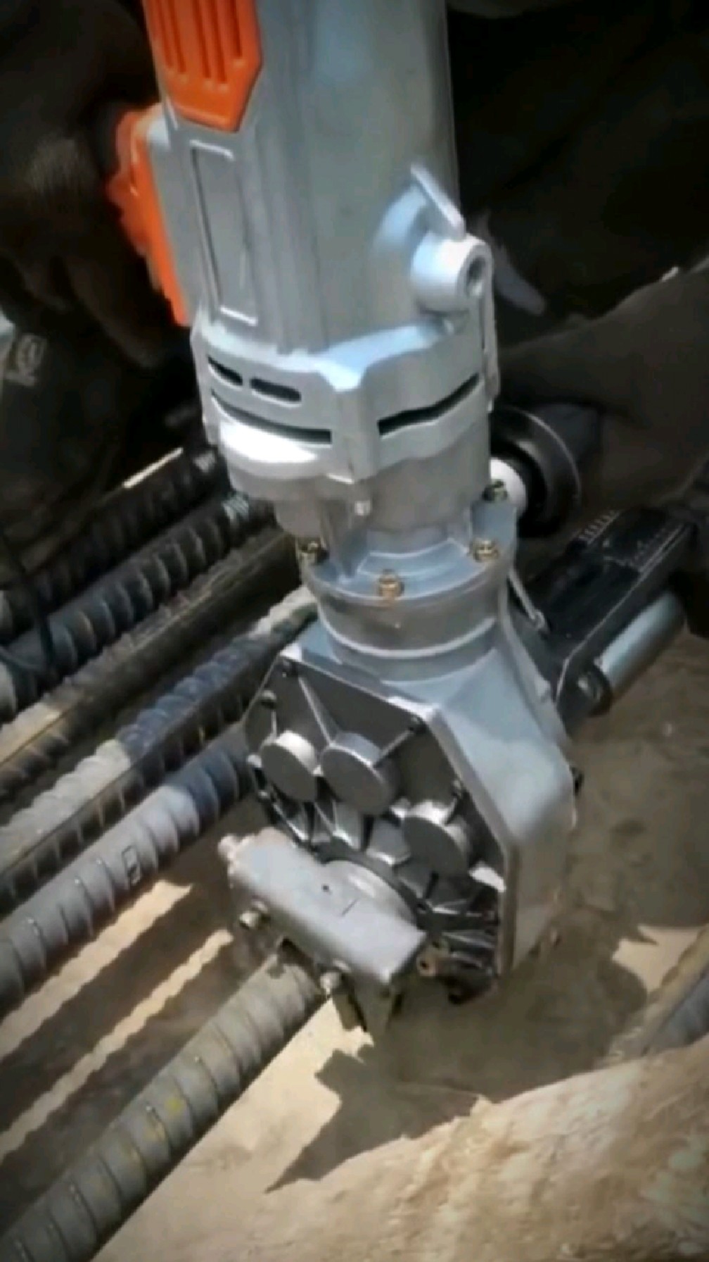 济宁百瑞达钢筋套筒上丝电动扳手钢筋笼套筒快速上丝扳手直螺纹旋转拧