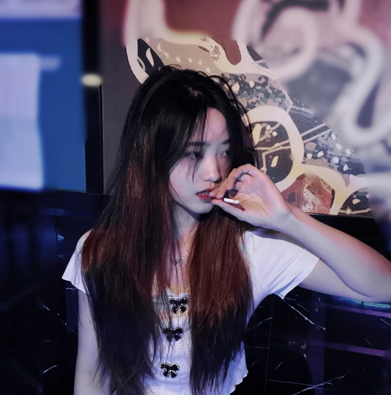 夸女孩子# 你怎么看待女孩子抽烟的?