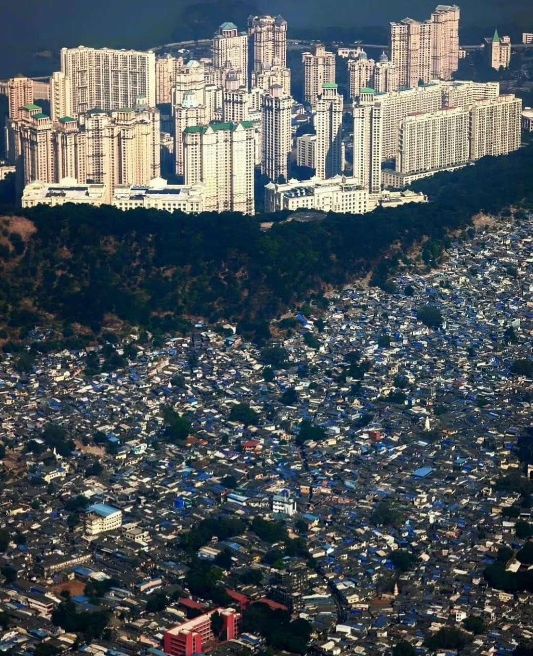 贫民窟与富人区图片