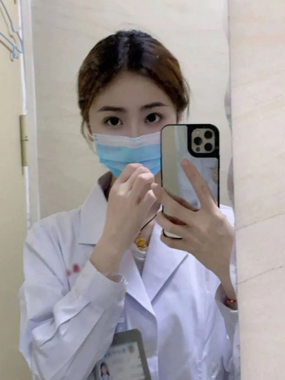 走一块生病去,美到我都想天天去医院打吊针护士,真人自拍工作照生活照