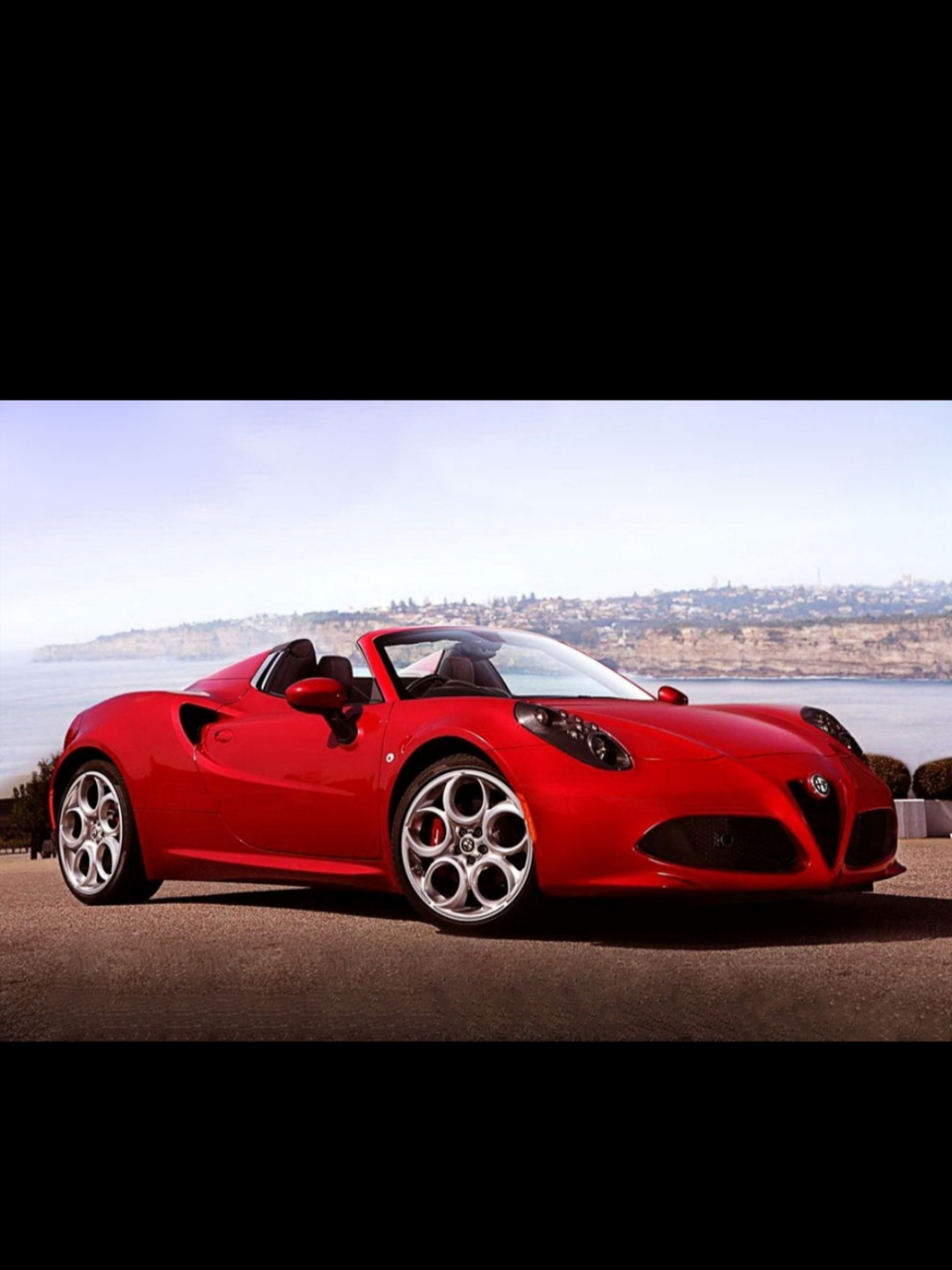 阿尔法·罗密欧4c spider:风驰电掣的美感与激情交汇  阿尔法·罗密欧